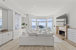 Smart TV, fireplace, books, stereo