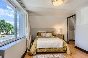 3 slaapkamers, een bureau, een strijkplank/strijkijzer, wifi