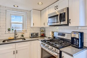 冰箱、微波炉、烤箱、炉灶