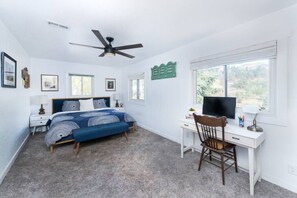 2 室のベッドルーム、デスク、アイロン / アイロン台、WiFi