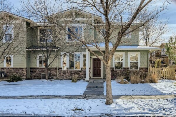 Exterior - NEW build near DIA w/King Bed, 20mins to downtown (Commerce City)