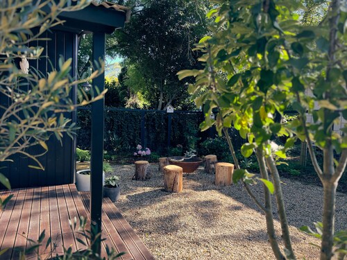 Bundanoon Garden Retreat, Stay at the bottom of the garden in Bundanoon.