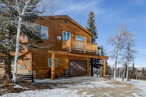 Exterior - Cabin on 13 acres w/ Pool Table & Jacuzzi Tub! (Jefferson)