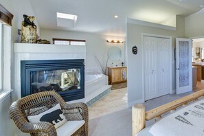 3 bedrooms, desk, iron/ironing board, WiFi