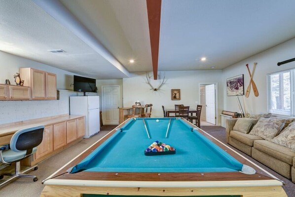 A pool table in a room with a kitchenette, a dining area, and a couch. - Cabin on 13 acres w/ Pool Table & Jacuzzi Tub! (Jefferson)