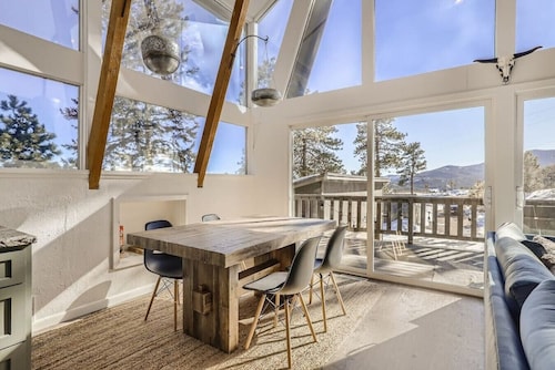 Beautiful A-Frame near Hiking/Red Rocks/Evergreen