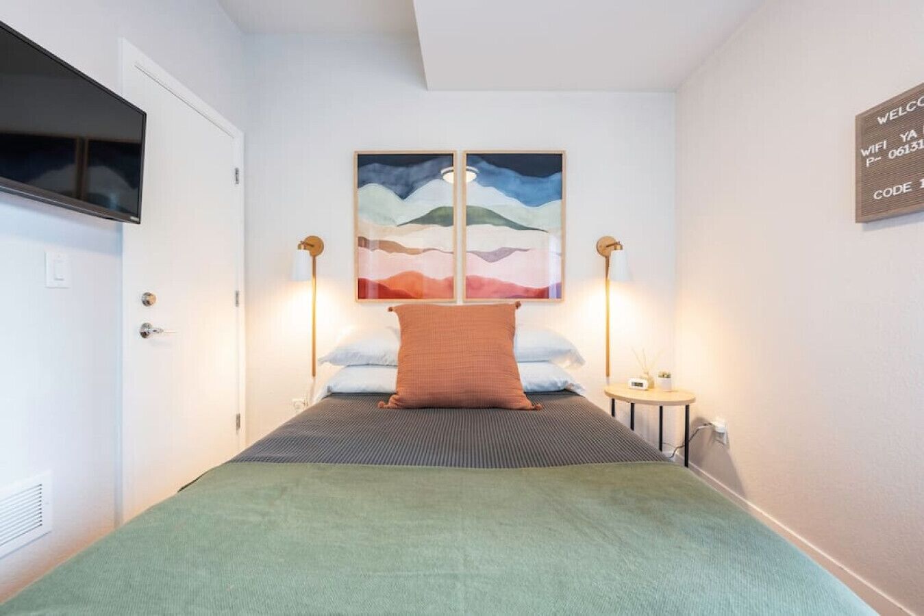 Red Rocks I Foothills I Denver I Guest Suite