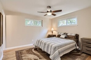 3 bedrooms, desk, iron/ironing board, WiFi