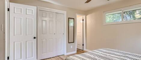 3 bedrooms, desk, iron/ironing board, WiFi