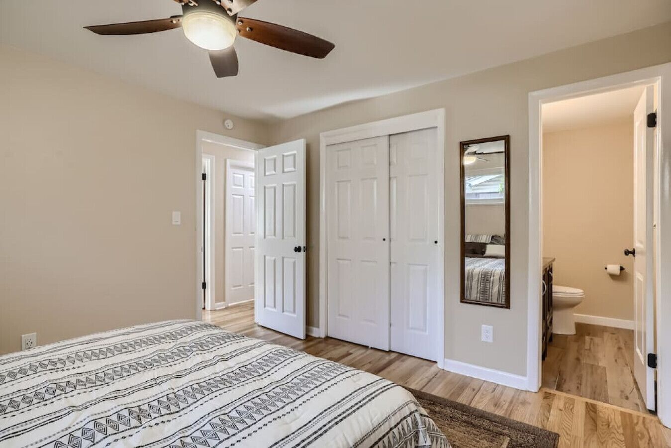 3 soverom, skrivebord, strykejern/-brett og wi-fi