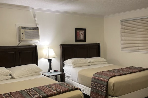 Deluxe Double Room | Individually decorated, individually furnished, free WiFi, bed sheets