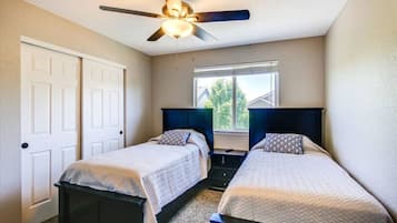 7 bedrooms, desk, iron/ironing board, WiFi