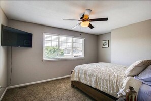 7 bedrooms, desk, iron/ironing board, WiFi