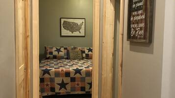 2 bedrooms, desk, iron/ironing board, travel cot