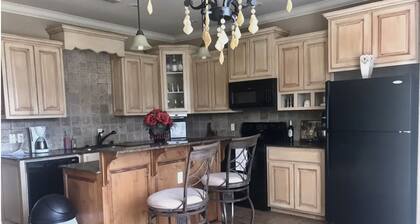 Looking for a fantastic home that is well-stocked? Look no further!