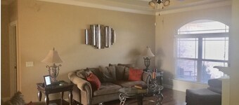 Looking for a fantastic home that is well-stocked? Look no further! 