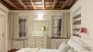 1 habitación, tabla de planchar con plancha y wifi 
