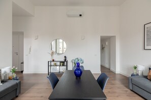 Dining - iFlat | Magnificent Central Apartment (Roma)