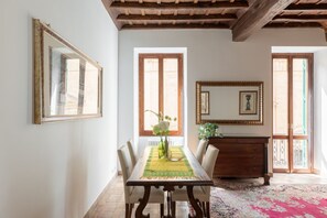 Dining - iFlat | Historic Apartament in Campo de Fiori (Roma)