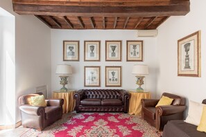 Living area - iFlat | Historic Apartament in Campo de Fiori (Roma)