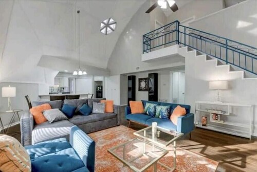 Lake Conroe Dome Home - 1.5 miles to Lake Conroe. Pet Friendly.