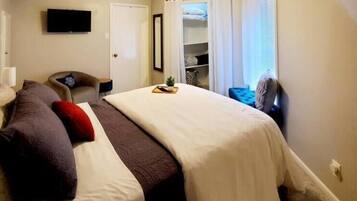 3 bedrooms, iron/ironing board, free WiFi, bed sheets