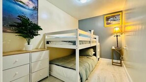 4 chambres, bureau, fer et planche à repasser, accès au Wi-Fi (inclus)