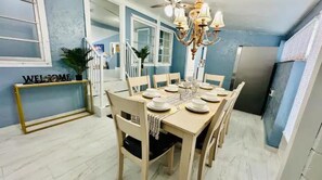 Dining - Cozy 4 Bedrooms near Sanibel/FM Beaches (Fort Myers)