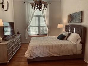 3 bedrooms, iron/ironing board, WiFi, bed sheets - Beautiful home on Lake Hamilton  ! (Lake Hamilton)