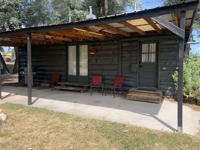 Three Bedroom Cabin with Full Kitchen