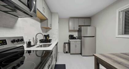 Modern 2BD Apartment Near Royal Oak
