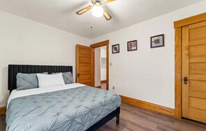 5 bedrooms, iron/ironing board, free WiFi, bed sheets