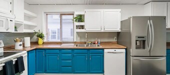 The Vintage Haven. A cozy home 5 mins from Downtown Des Moines. Pet-Friendly