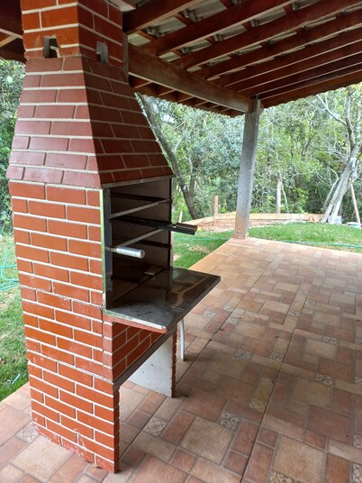 Chácara Próximo Atibaia e Jundiai, Móveis Novos, Casa Arejada, 3 Quartos Térreo