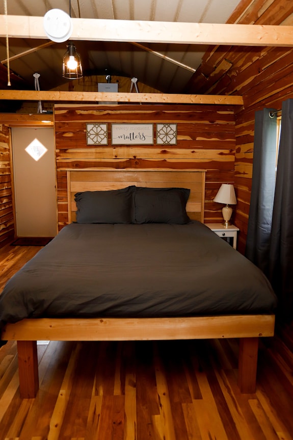 Affordable Cozy Cedar Cabin Overlooking The River - Ohio