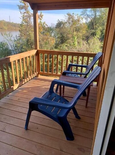 The Cedar Cabin @ River's Edge Bed & Breakfast