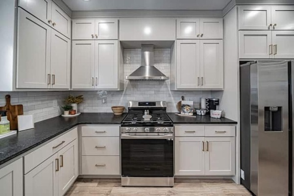 Frigorífic, microones, forn i placa de cuina