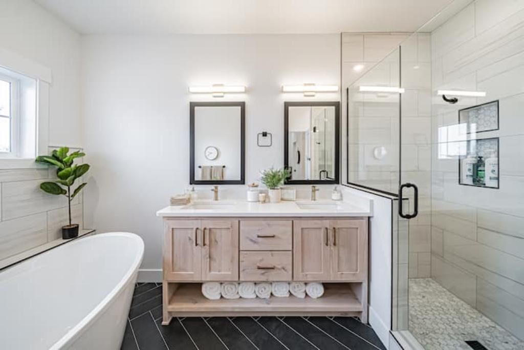 Asciugacapelli, asciugamani, sapone, shampoo