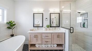 Asciugacapelli, asciugamani, sapone, shampoo