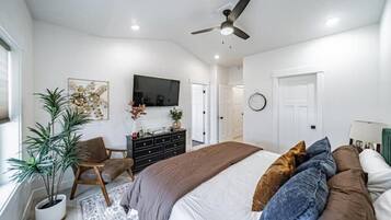 4 camere, una scrivania, ferro/asse da stiro, culla da viaggio