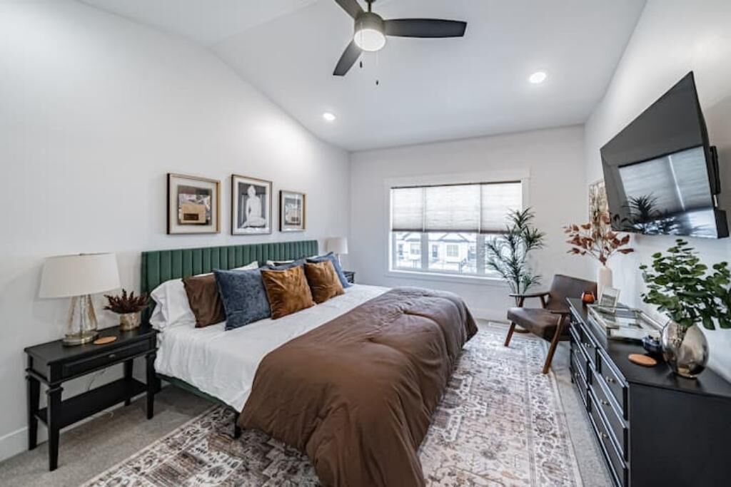 4 多间卧室、办公桌、熨斗/熨衣板、旅行婴儿床