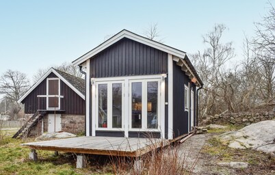 Gorgeous home in Sturkö with kitchen