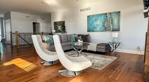 Smart TV, fireplace, ping pong - Bungalow at The W
(Welland)