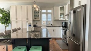 Fridge, microwave, oven, stovetop - Bungalow at The W
(Welland)