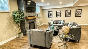 Smart TV, fireplace, ping pong - Bungalow at The W
(Welland)