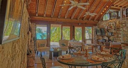 Hibiscus House Oceanfront Paradise in Fernandez Bay