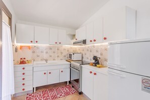 Fridge, microwave, oven, stovetop - Domu Elgive first floor (Tertenia)