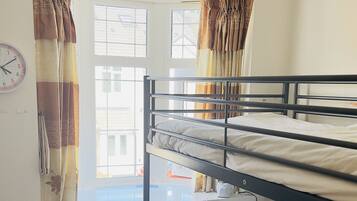 3 bedrooms, desk, iron/ironing board, WiFi
