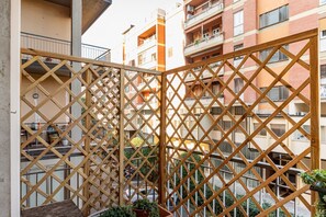Property grounds - Roomy apartment of about 110 sqm, located on the second floor of a modern building with lift (NOT suitable for disabled people) with some steps at the entrance. The accommodation can accommodate up to 6 people and is located in a strategic residential ar (Firenze)