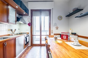 Refrigerador, horno, parrilla de estufa y lavavajillas
